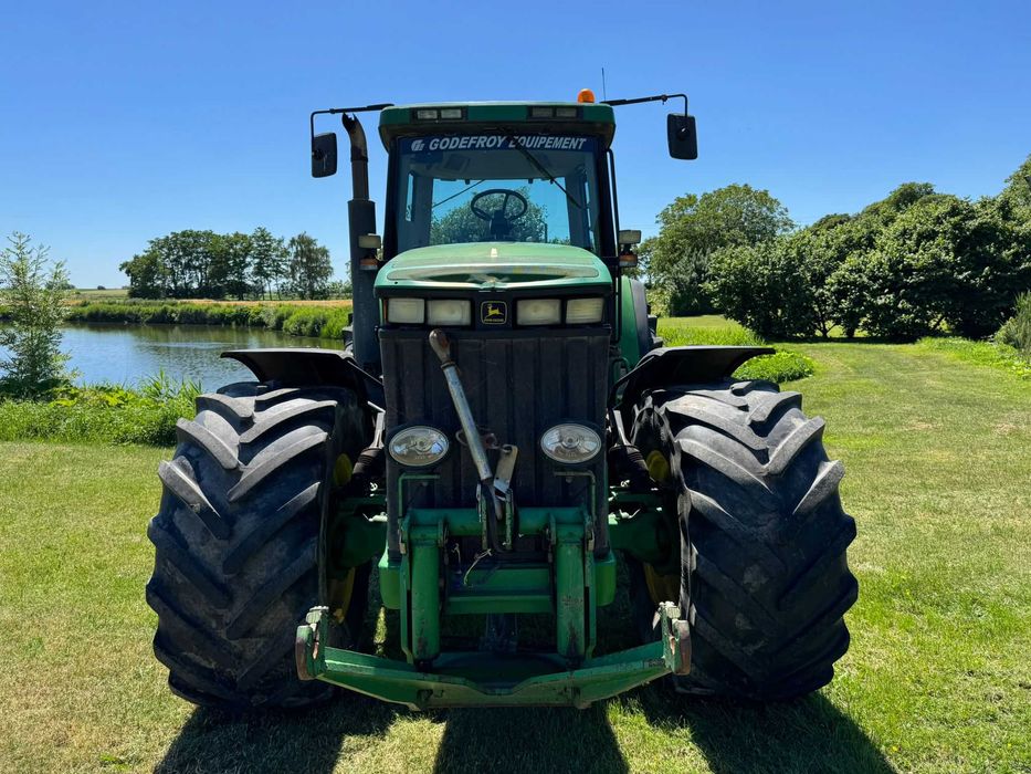 трактор John Deere 8200