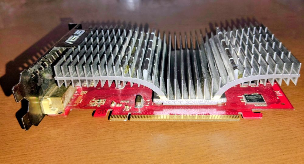 Відеокарта ASUS Radeon hd 3650 silent (512 mb)