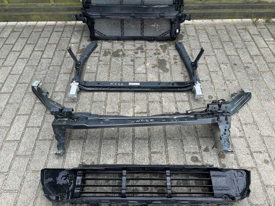 VOLVO XC40 Телевізор Передня панель