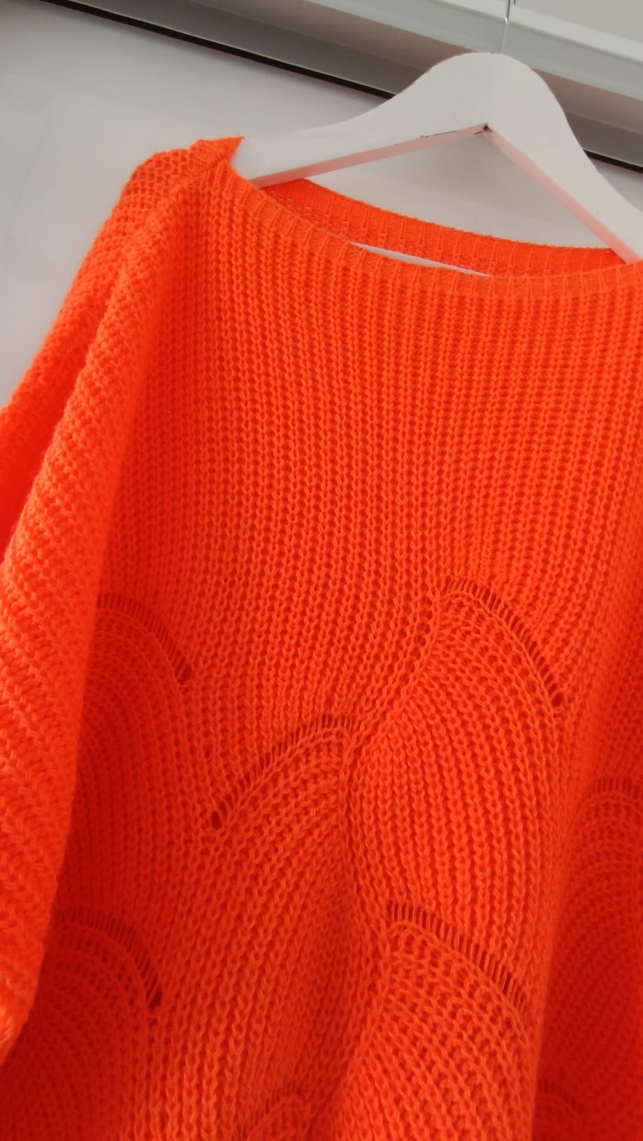 Sweter pomarańczowy oversize