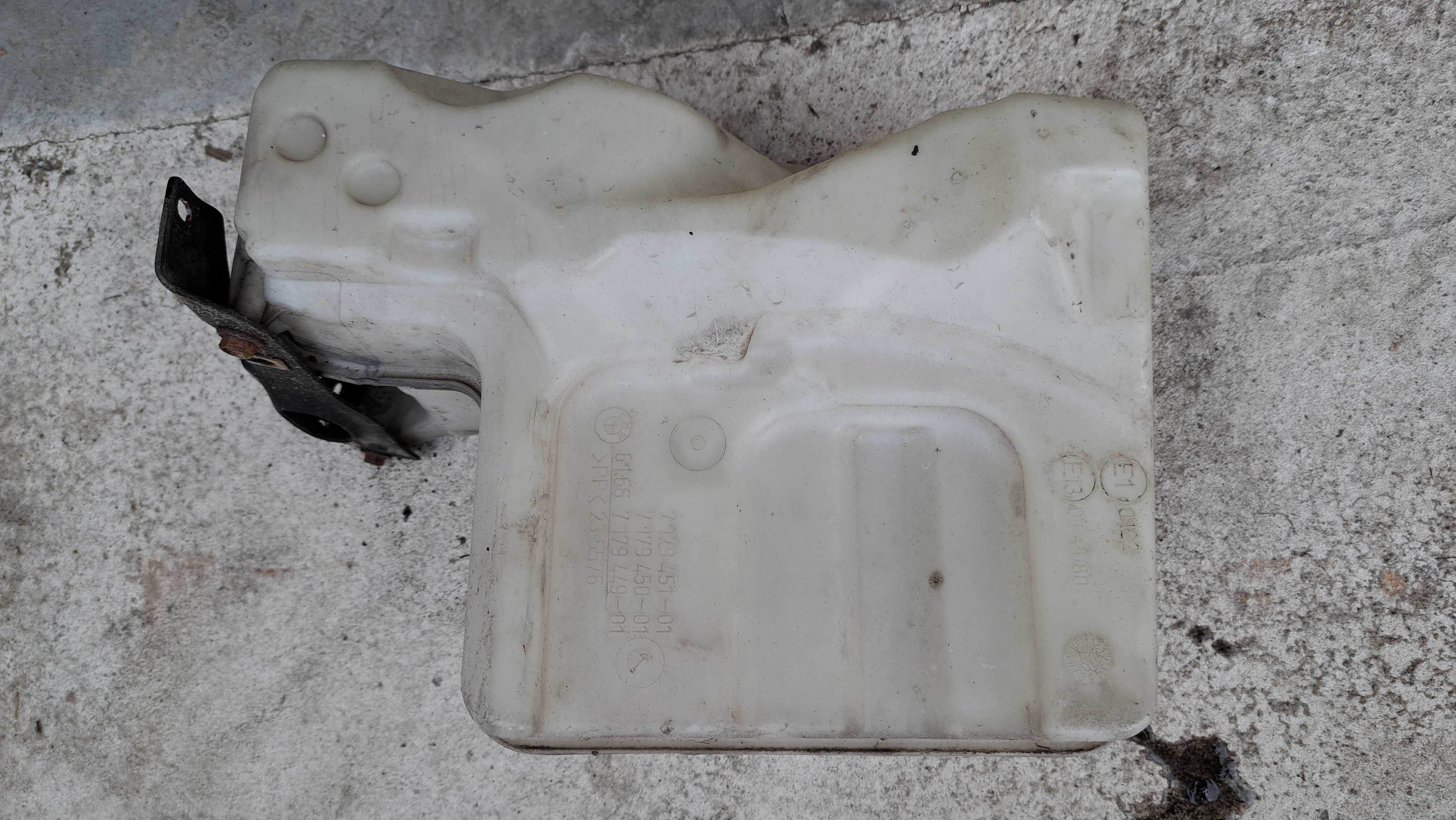 Zbiorniczek wyrównawczy XENON BMW e60 e61 xenon
