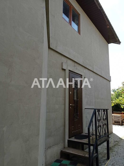 Дом 2016 года с гостевым домиком и ухоженным двориком