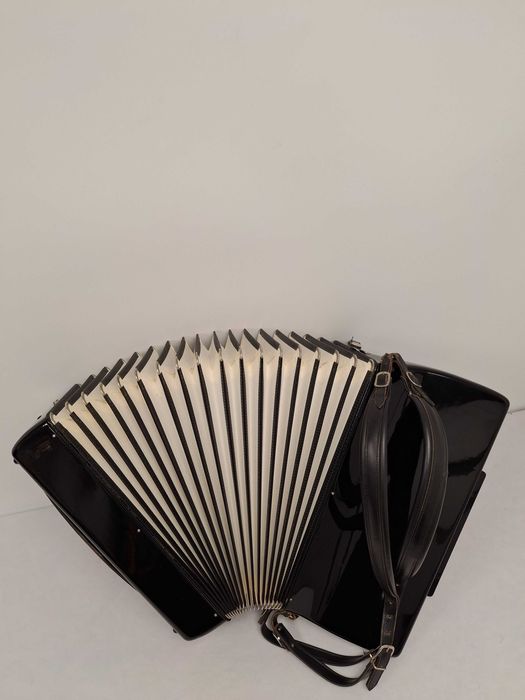 Akordeon Hohner Verdi V CB ,120 basów (,MUSETTE) stan bdb - zamiana !!