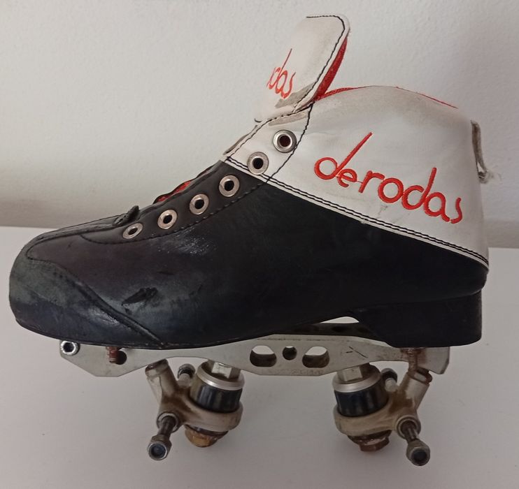 Par de patins da marca De Rodas
