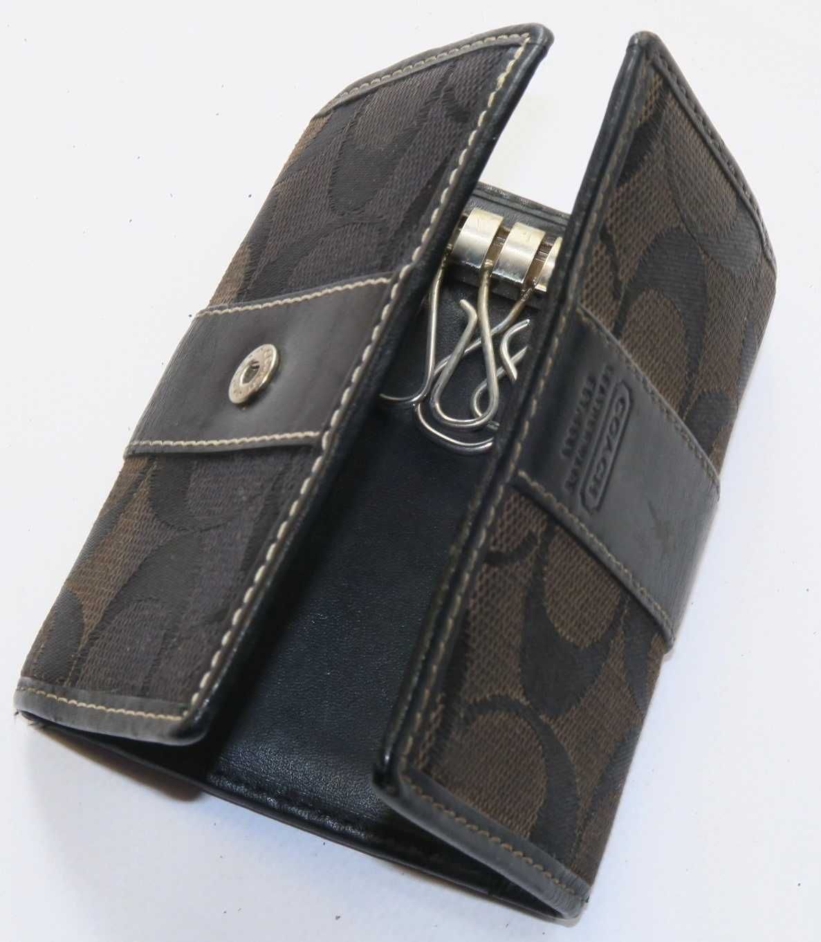 Coach etui na klucze w monogram