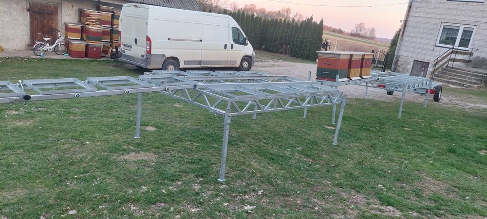 Przyczepka platforma do przewozu uli wielkopolskich. 12 uli.