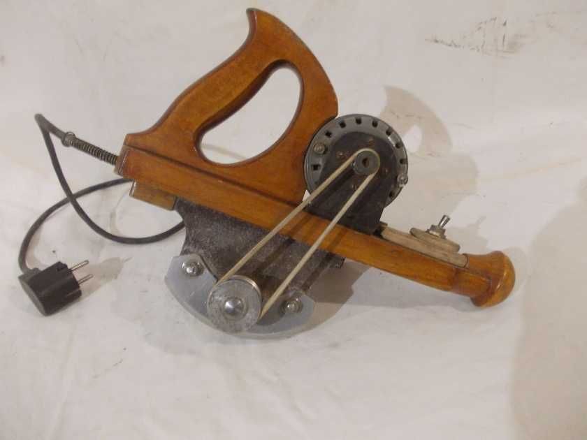 Zabytkowy elektryczny strug hebel do beczek z 1968 r.