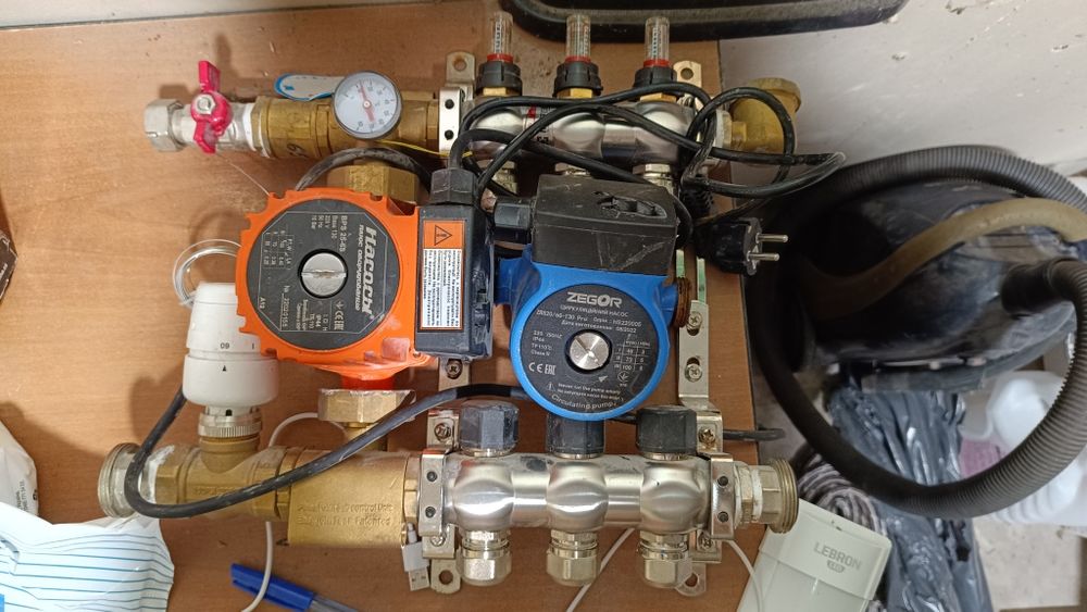 Колектор теплої підлоги в зборі