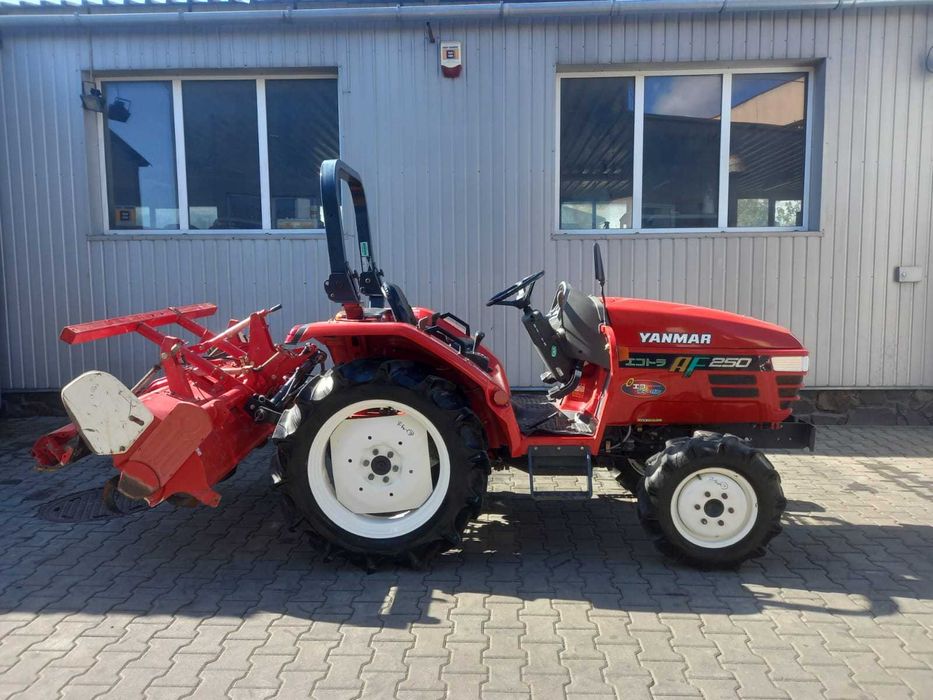 Japoński traktorek Yanmar AF 250 z glebogryzarką 4x4 25 KM Rewers Wspo