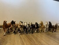 Figurki koni schleich