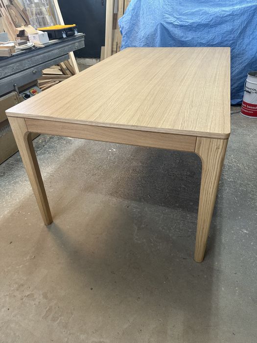 Stół dębowy z mozliwoscią rozkladania.