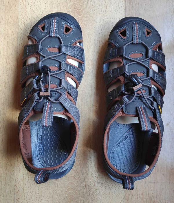 Sandálias KEEN, Tamanho 42 (novas)