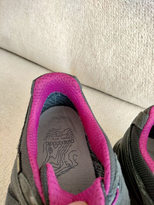 Орегіналні трекінгові ботинки Lowa розмір 40