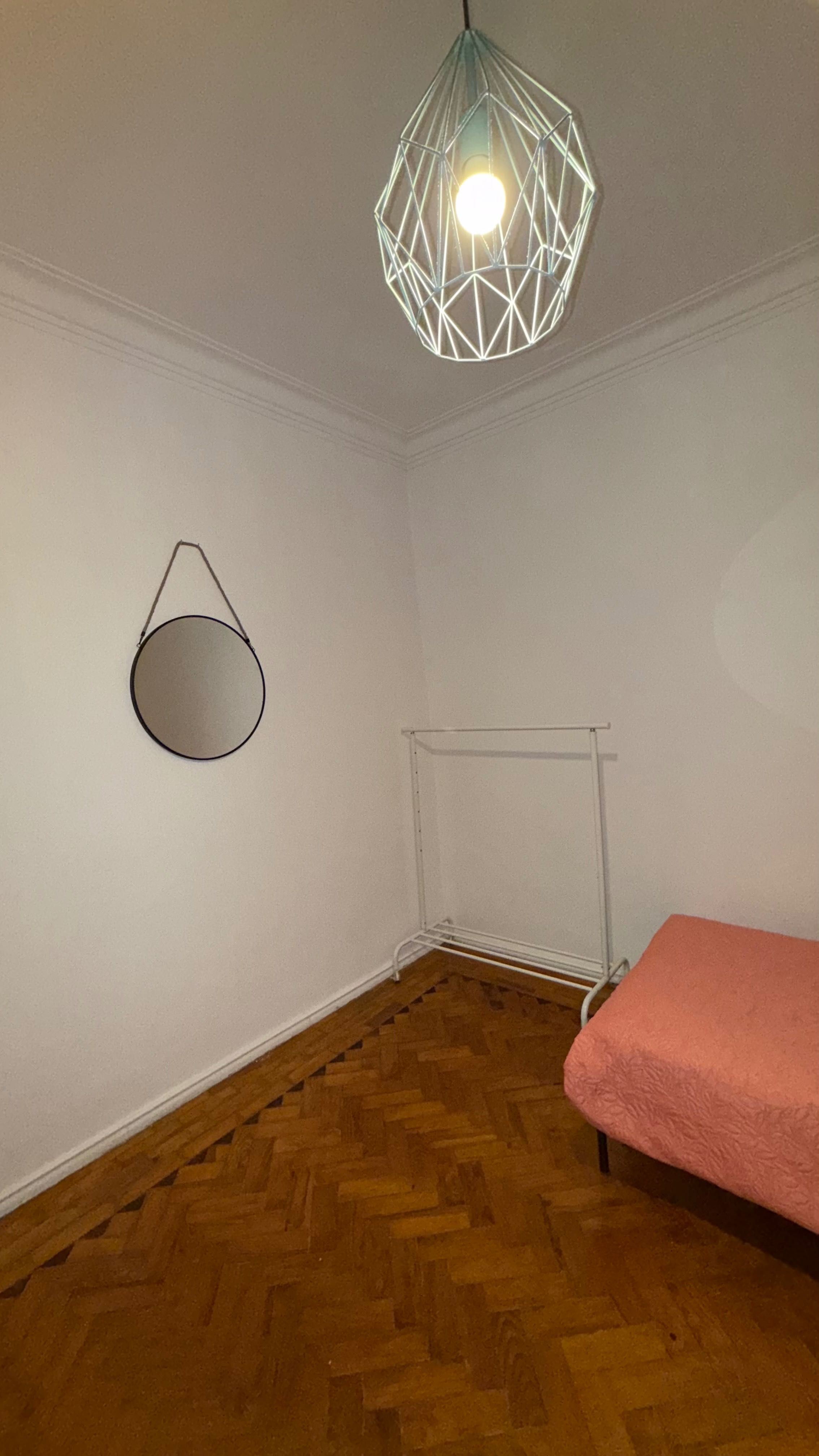 Quarto para senhora em algés