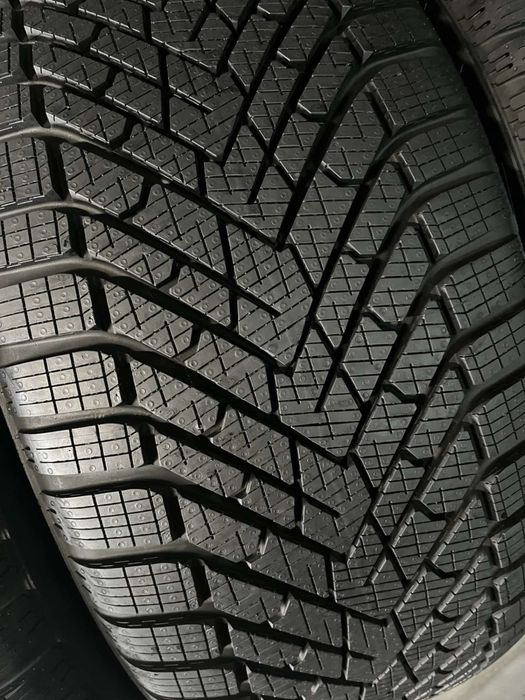 255/45/20+235/50/20 R20 Pirelli Scorpion Winter 2 4шт зима