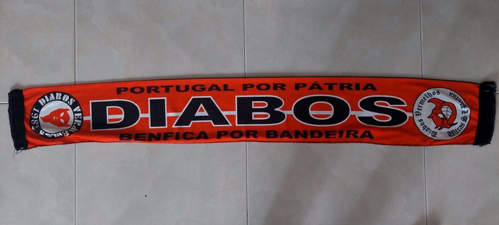 Cachecol Diabos Vermelhos