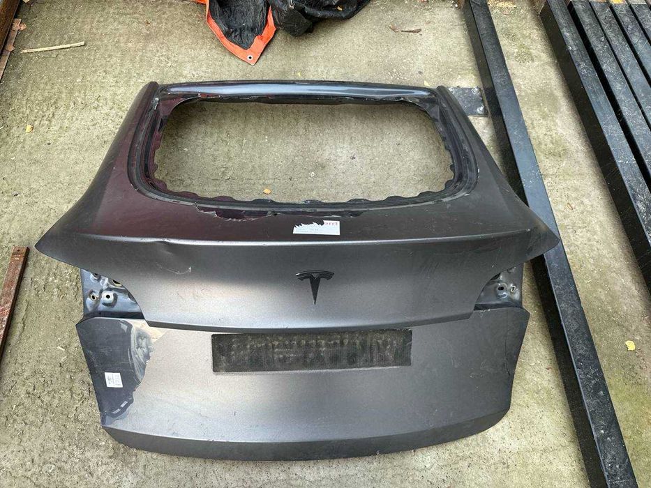 Ляда \ кришка багажника Tesla model Y