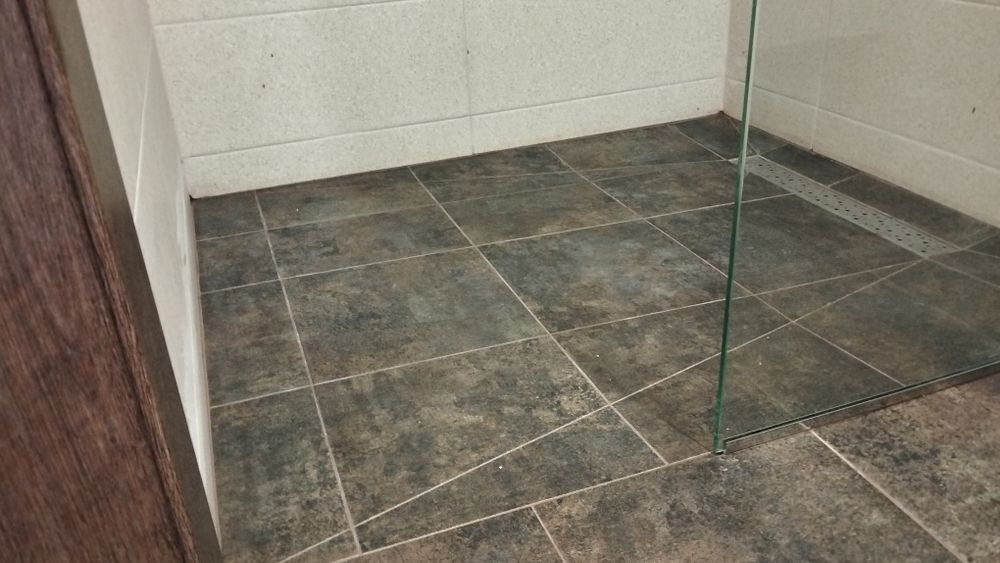 Укладання плиткі.