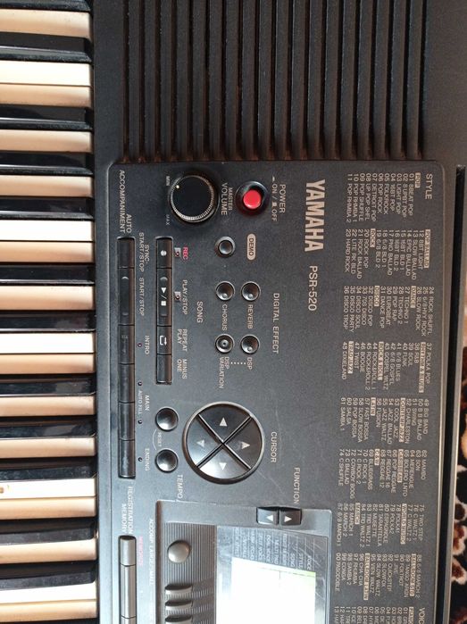 Синтезатор YAMAHA 520