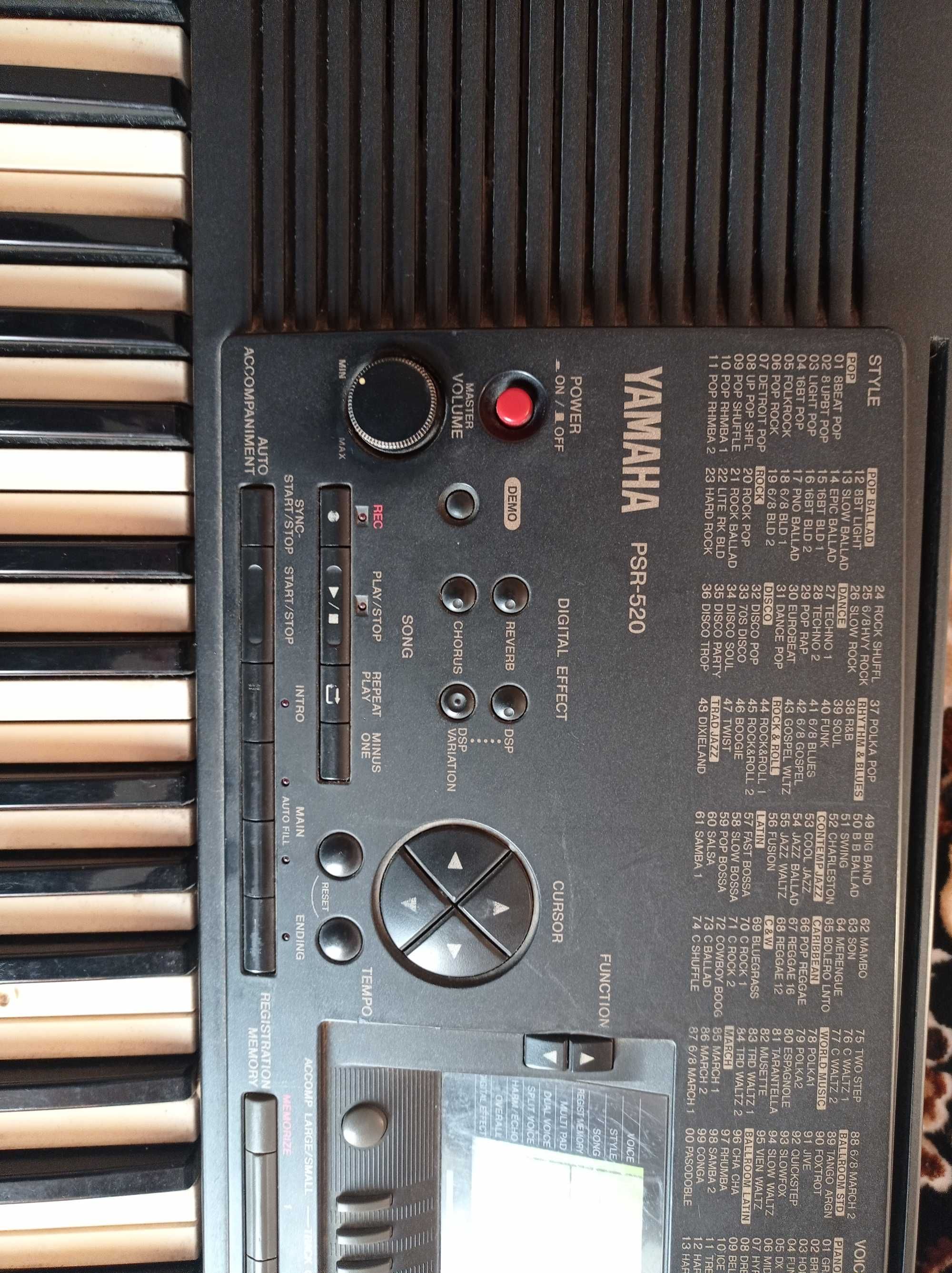 Синтезатор YAMAHA 520