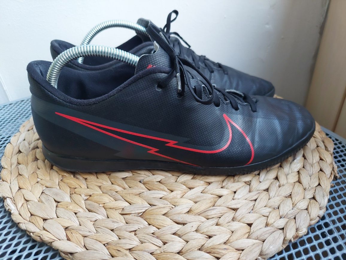 Buty Nike halówki piłka nożna