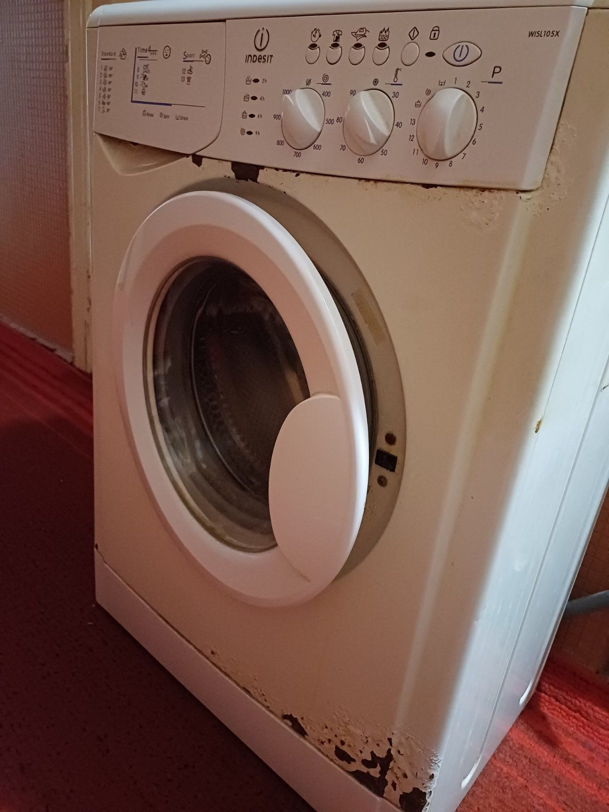 Продам стиральную машину Indesit wisl 105x