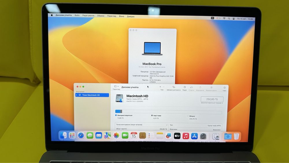 MacBook Pro 13-inch (2017) Two ports (i5 2.3GHz, 8GB, 256gb)