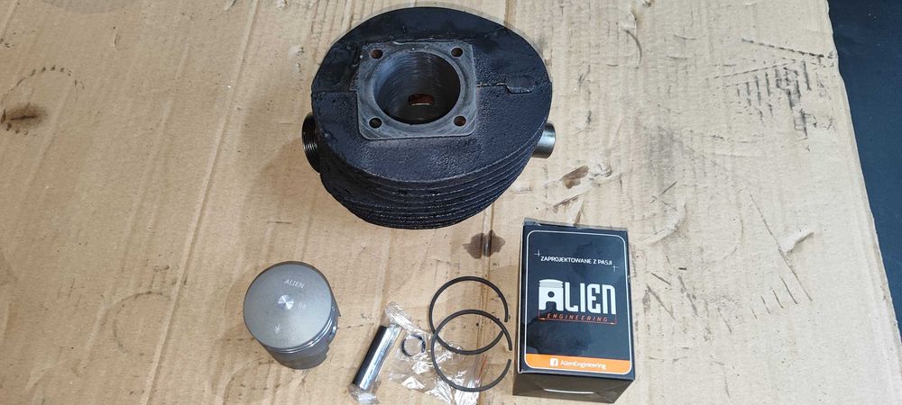 Cylinder WFM 125 WSK G20 nowy tłok ALIEN AK 20 oryginalny po szlifie