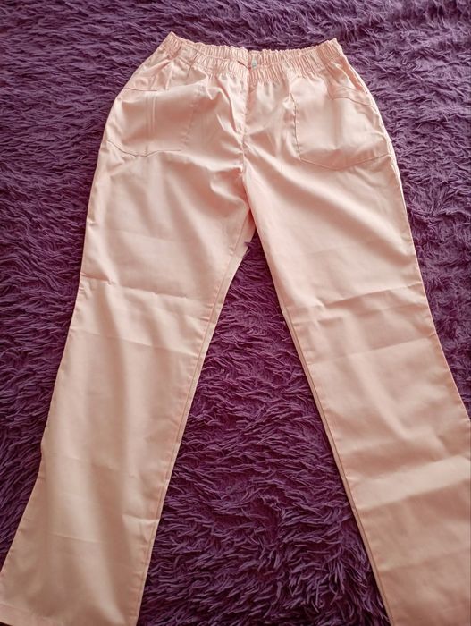 Жіночий медичний костюм