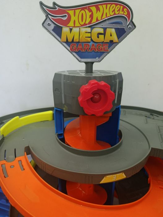 Hot wheels city mega мегагараж