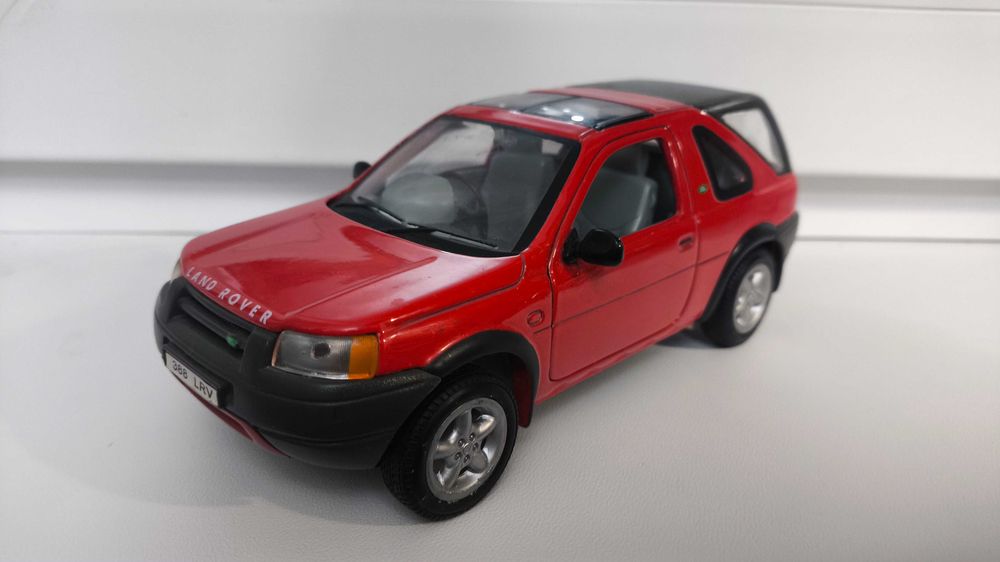 Модель, машинка Land Rover 2001 Freelander 1.24 Welly
