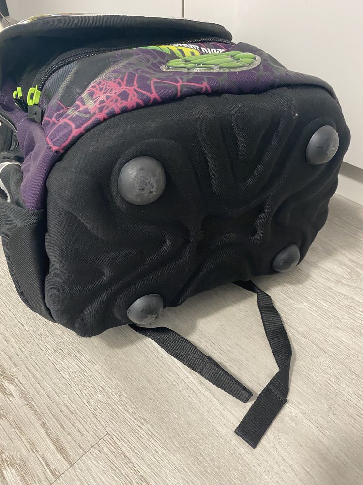 Mochila Turtles com fundo rigido