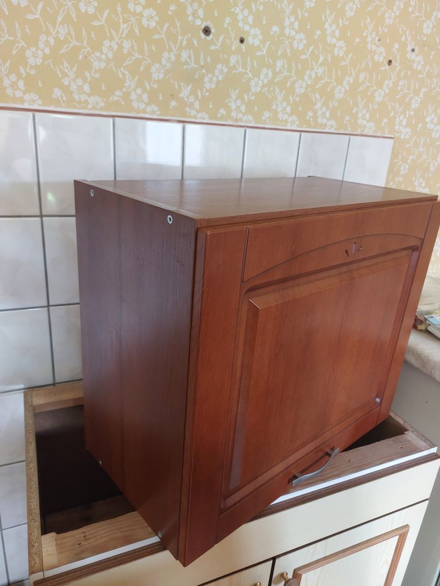 Szafka wisząca otwierana do góry