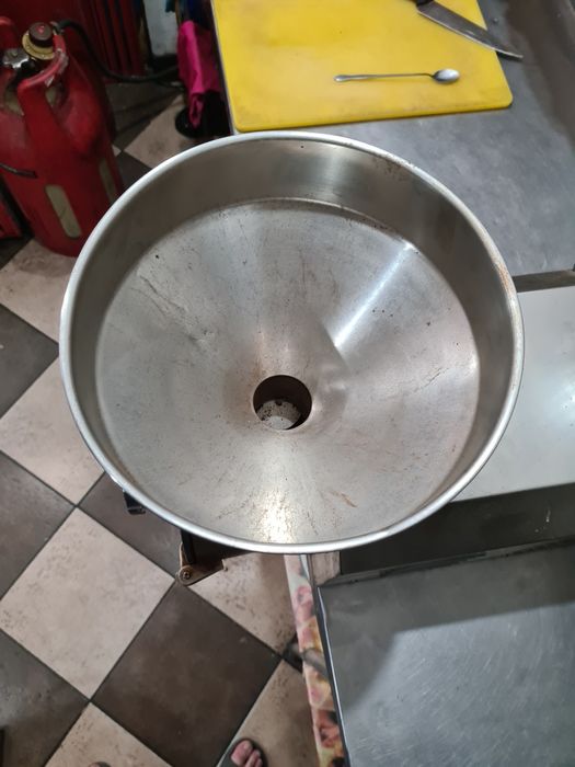 Продам кофемолку промышленую , измельчитель фля специй