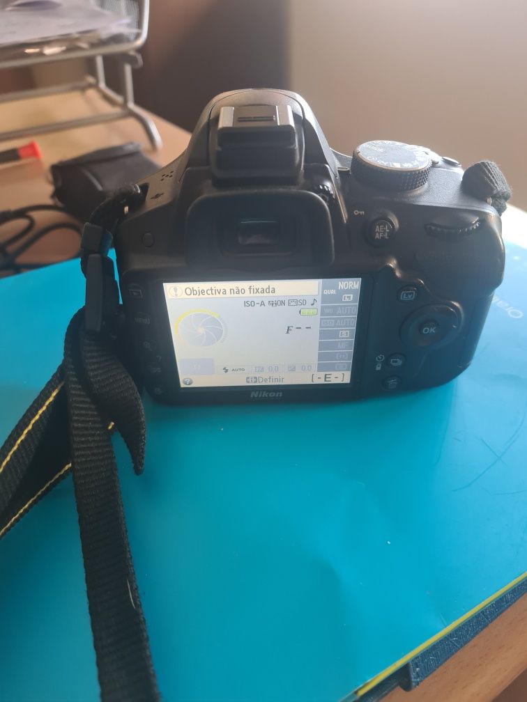 Máquina fotográfica Nikon D3200