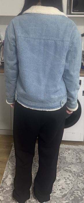 Тепла жіноча джинсова куртка