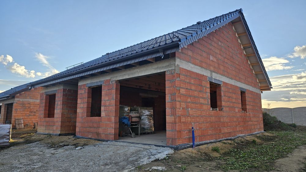 Dom jednorodzinny stan surowy 103,6m2 garaż taras ogrodzenie Grodków