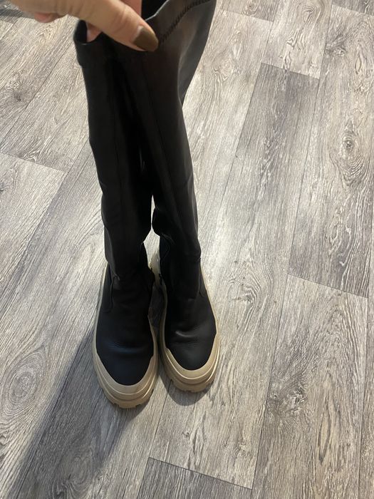 Шкіряні чоботи жіночі