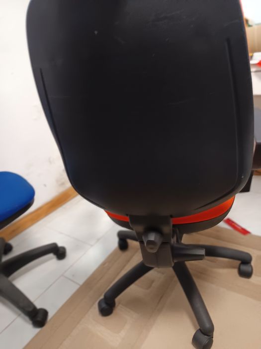 Cadeira para secretária laranja