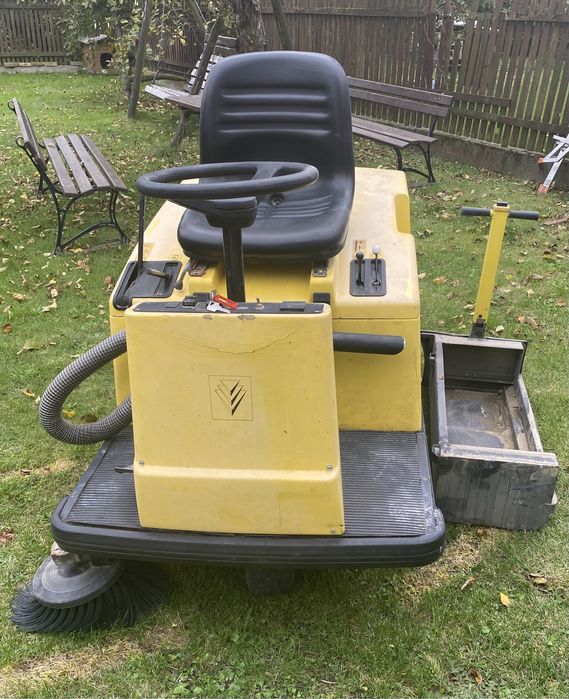 Samojezdna zamiatarka Karcher po generalnym remoncie, gotowa do pracy