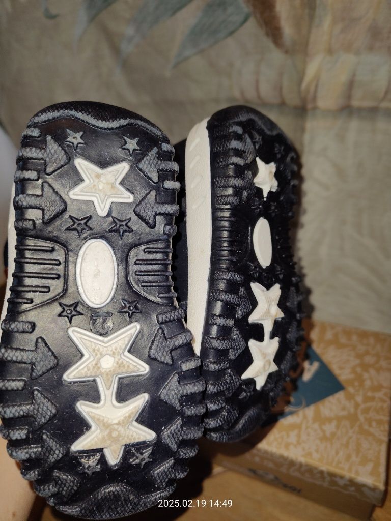 Buty zimowe 22 na zamek