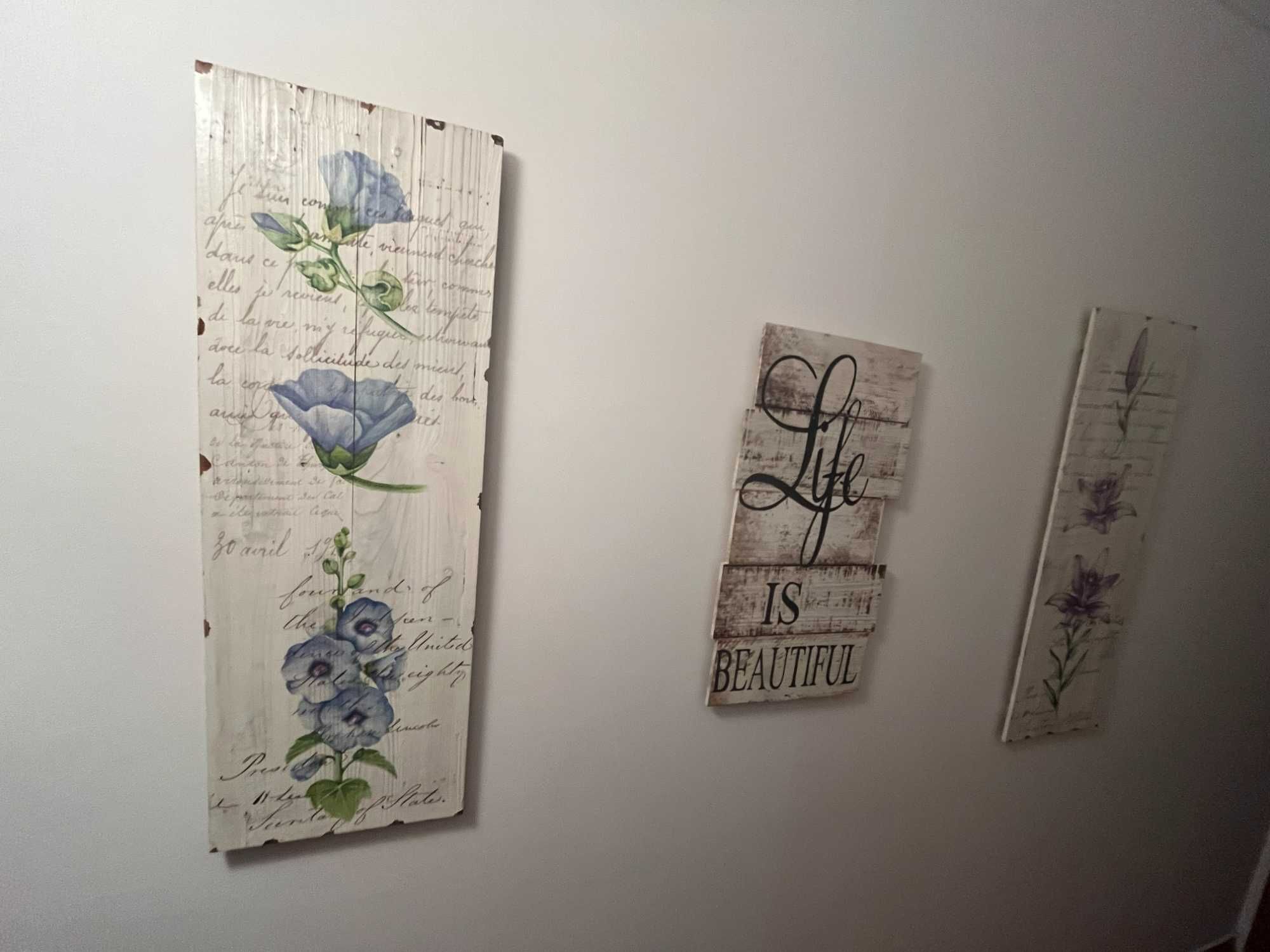 Quadros decorativos (3 unidades) e jarras (2 unidades )