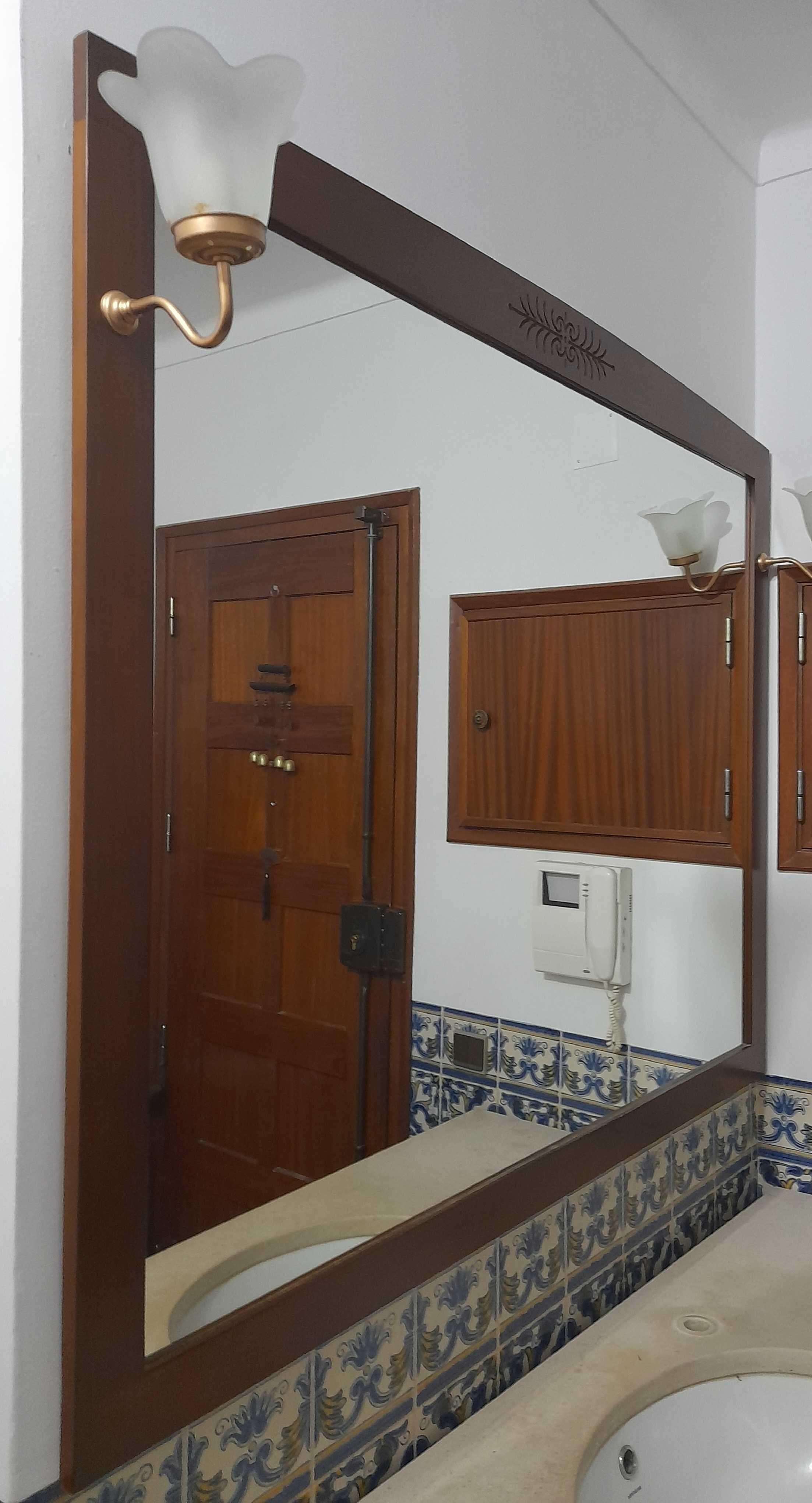 Movel WC com Espelho  em  muito bom estado