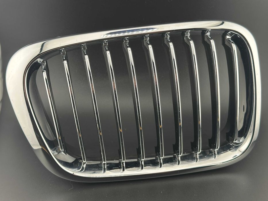 Решітка BMW E-36 91-97 Нова. До рестайлінгова. Ціна за комплект