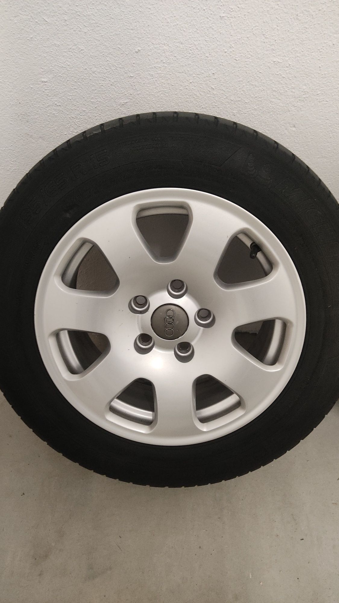 Jantes originais Audi 15" com pneus