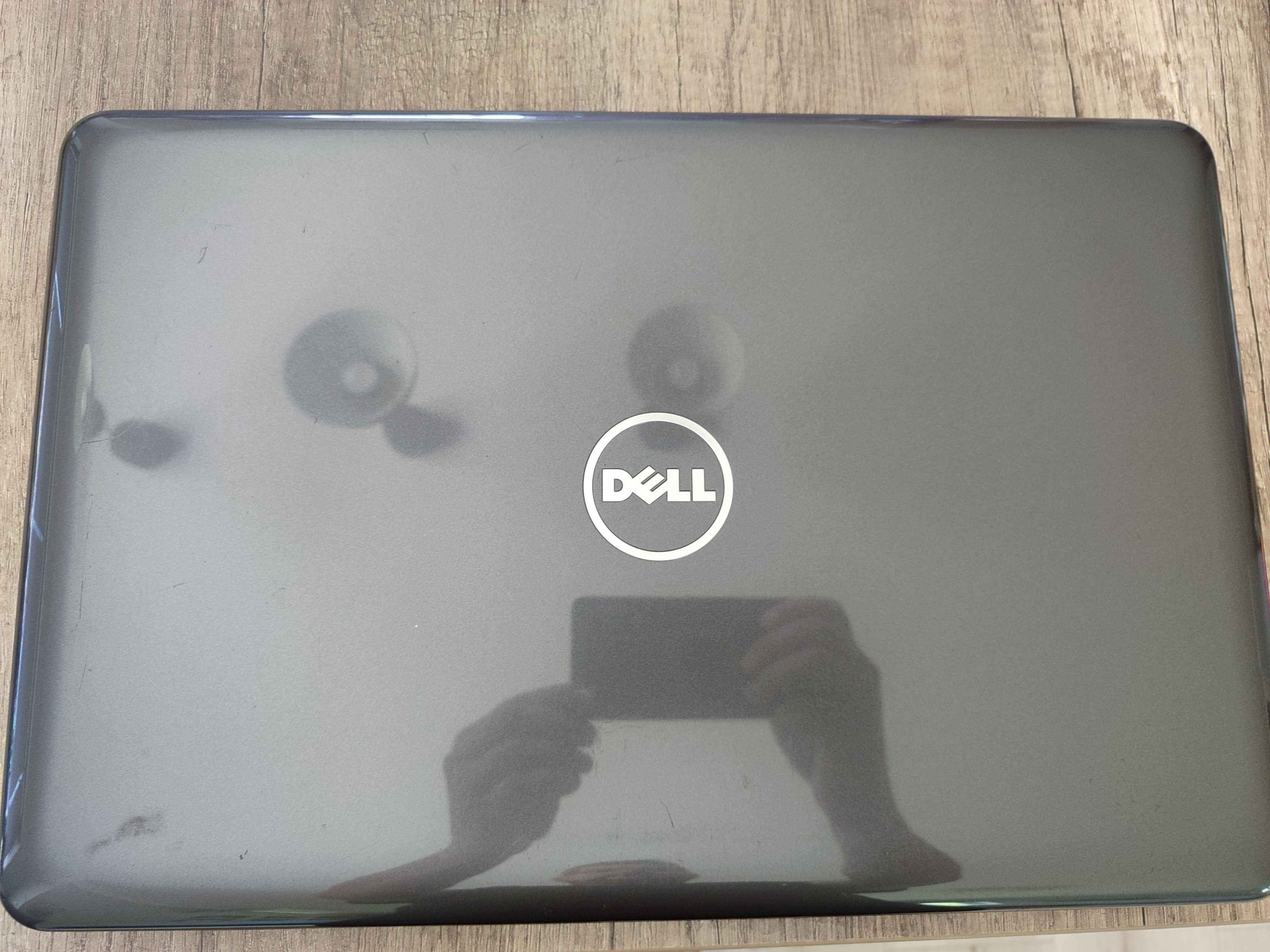Dell 5767/17.3'/ i7 7th/8GB DDR4/SSD/HDD/Radon R7 4GB/Win10