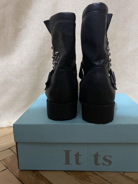 Новые ботинки на массивной подошве 40 размер