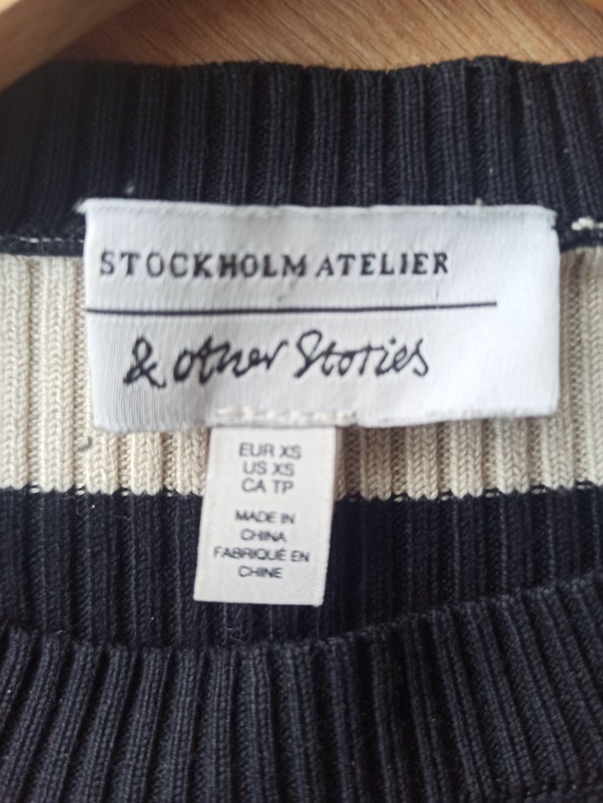Sweter &other stories wiskoza lekko bufiaste rękawy