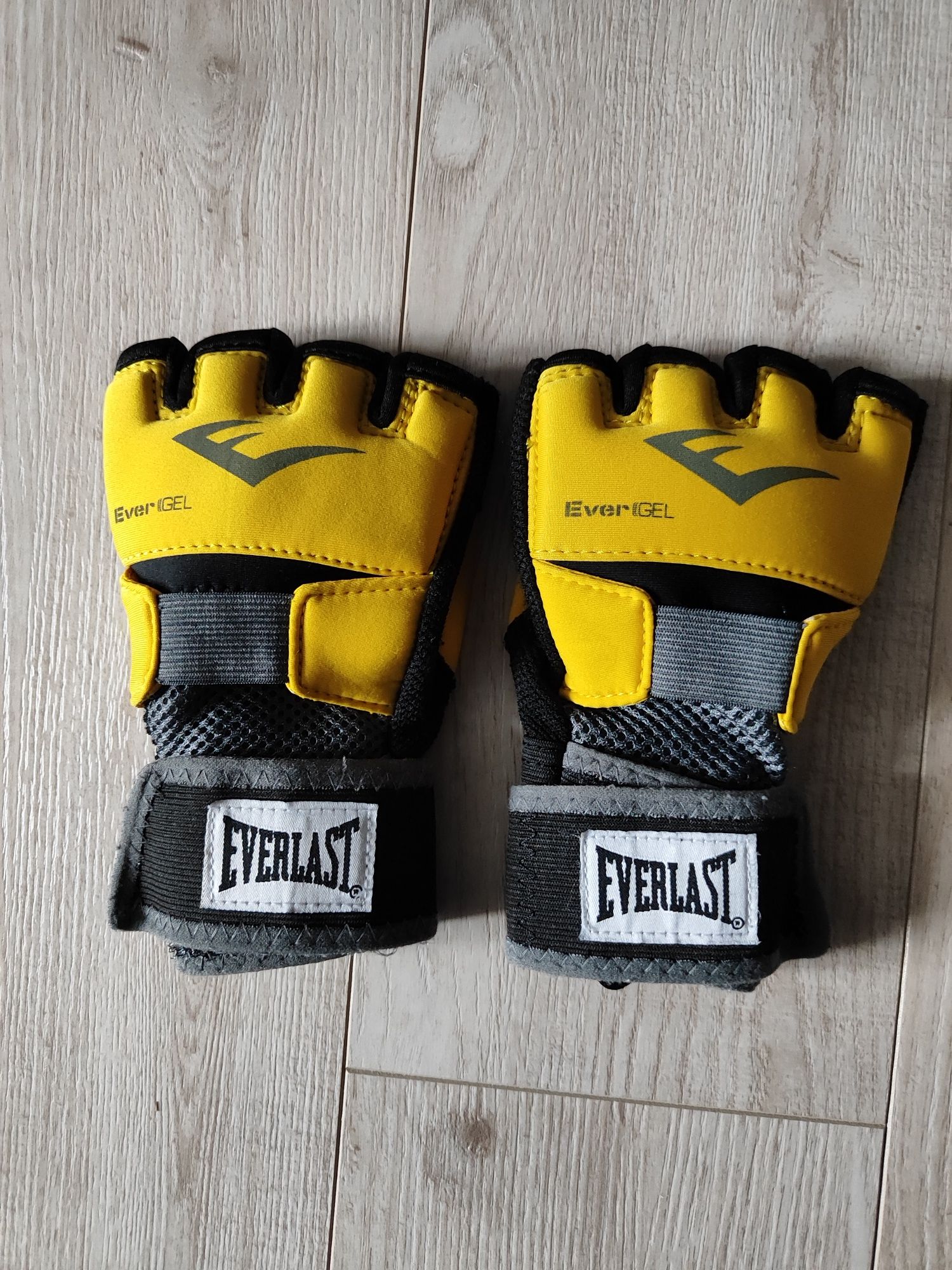 Внутрішні гелеві рукавиці для боксу Everlast