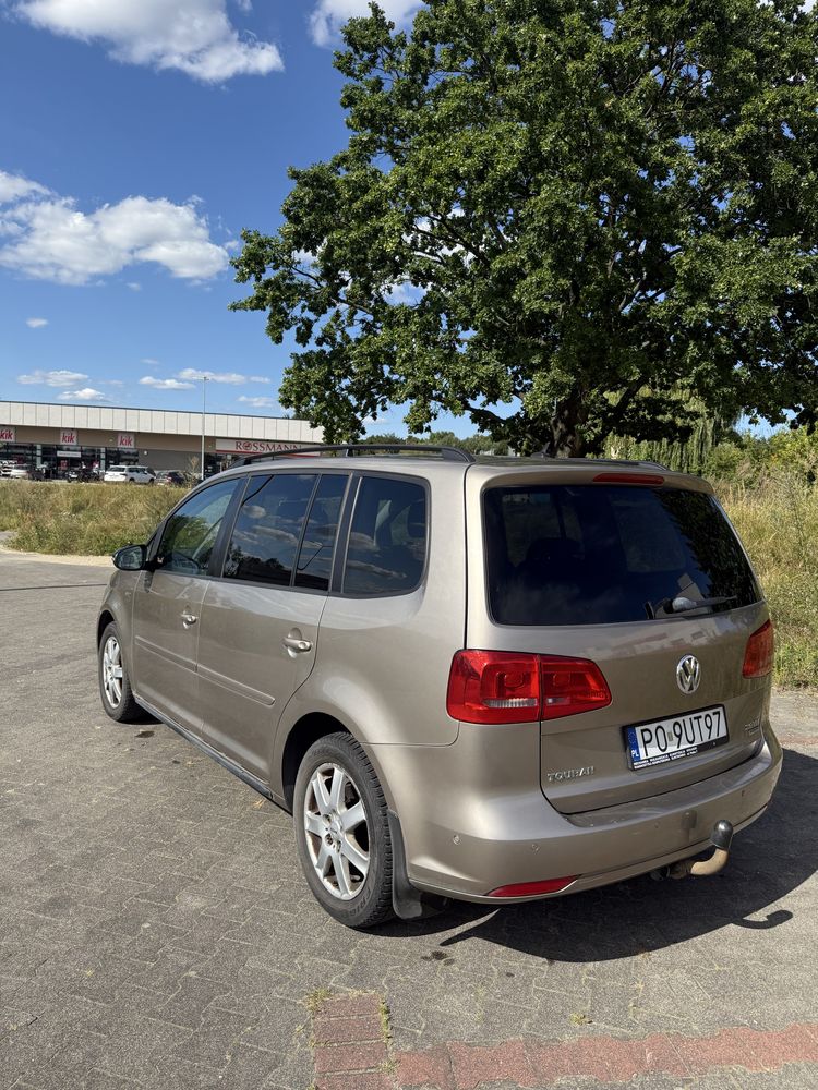 VW Touran 2.0 TDI 140 km DSG hak